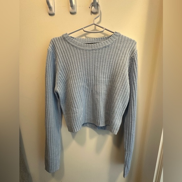 Cropped Sweater - Picture 3 of 3
